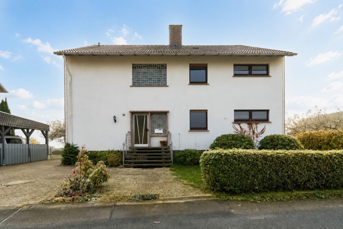 Außen Immobilienangebot - Porta Westfalica / Eisbergen - Alle - Zweifamilienhaus mit herrlicher Aussicht und großem Grundstück – vielseitig nutzbar