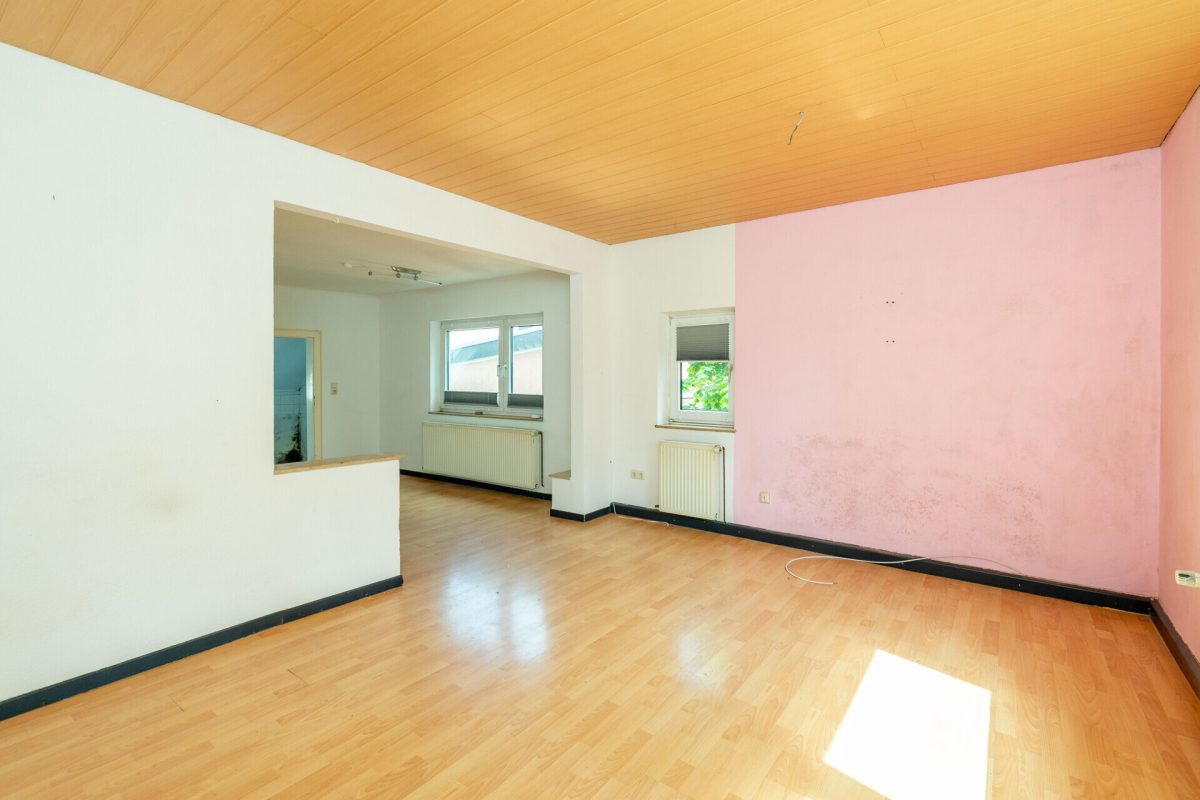 Immobilienangebot - Oerlinghausen - Alle - Wohnhaus mit vermieteter Gewerbeeinheit