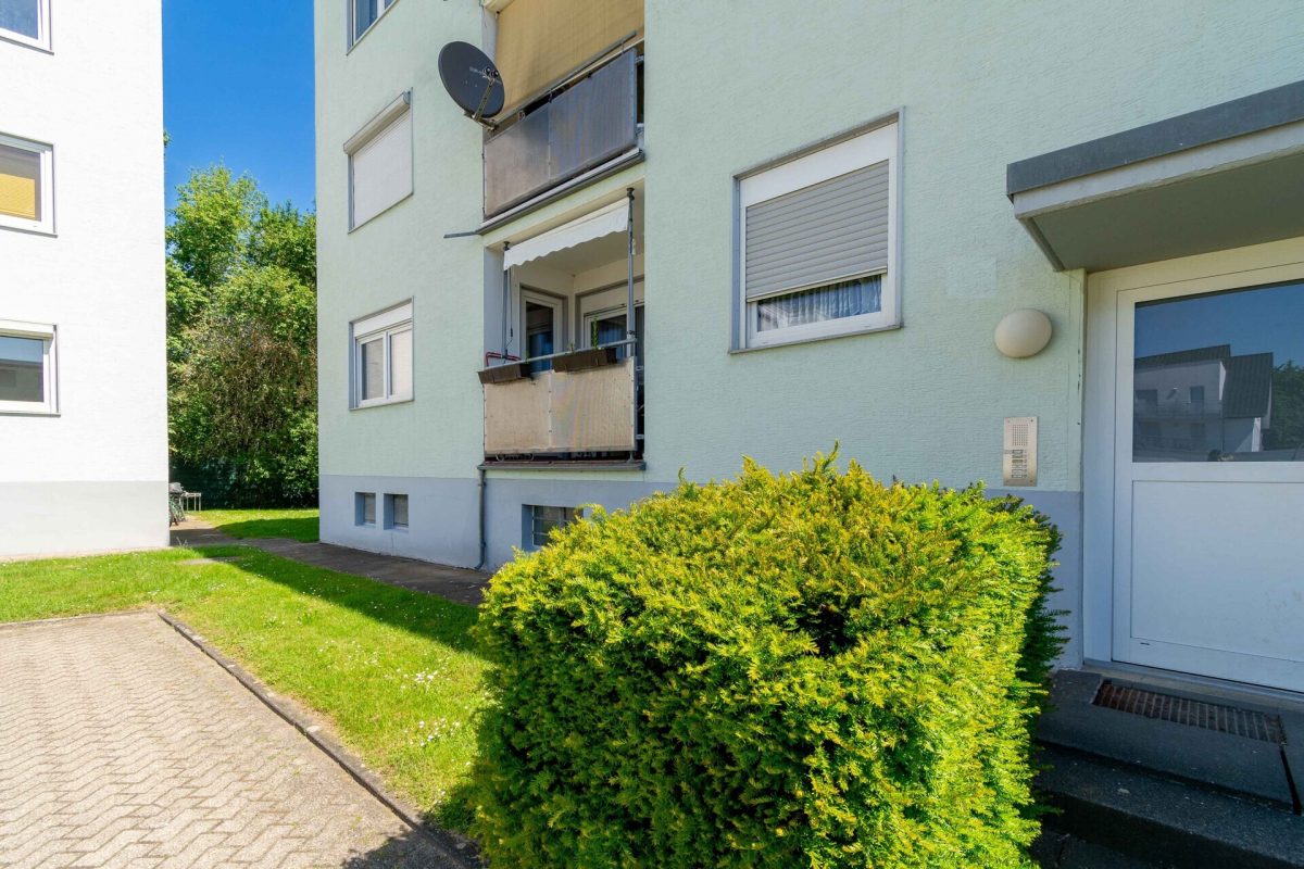 Immobilienangebot - Paderborn / Schloß Neuhaus - Alle - 4-Zimmer-Eigentumswohnung mit Loggia