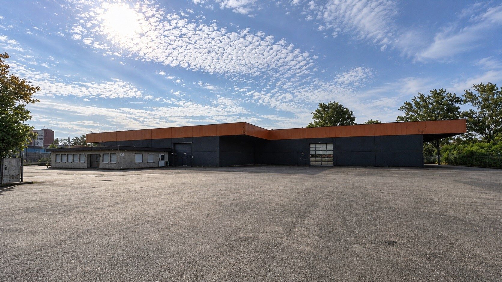 Immobilienangebot - Paderborn - Alle - Industriehallen mit großzügiger Freifläche und Büroeinheit in verkehrsgünstiger Lage