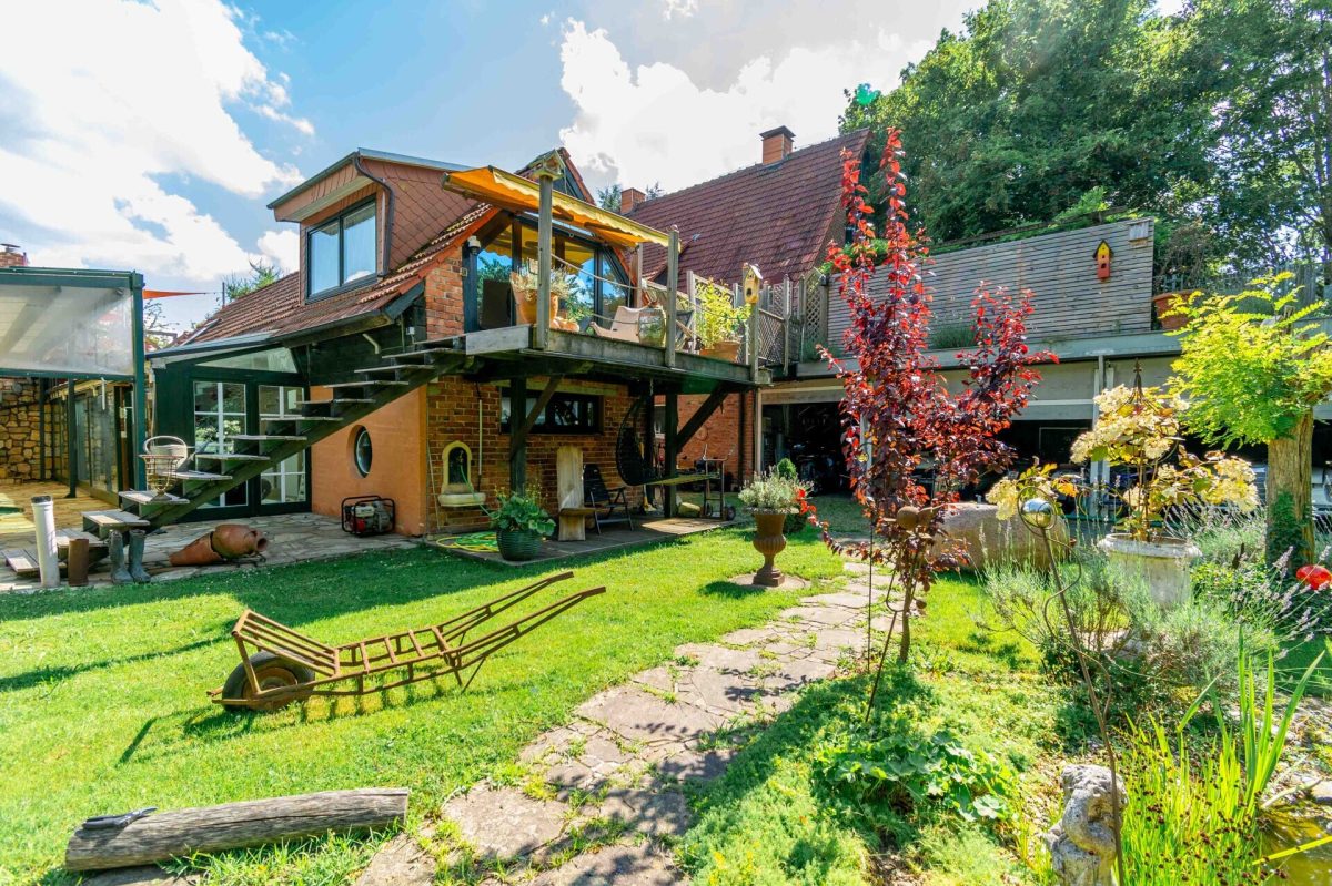 Immobilienangebot - Salzkotten - Alle - Liebhaberobjekt auf dem Lande!
Anwesen mit großem Grundstück