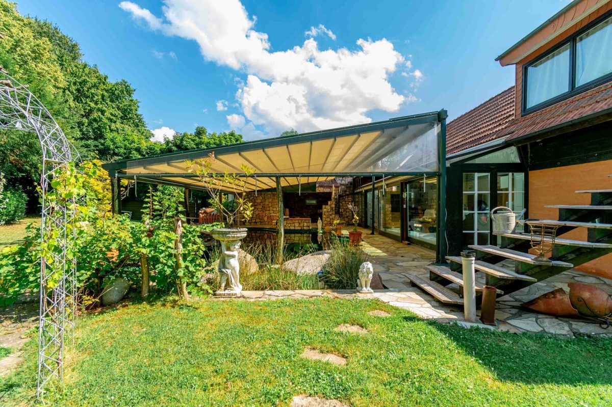 Immobilienangebot - Salzkotten - Alle - Liebhaberobjekt auf dem Lande!
Anwesen mit großem Grundstück