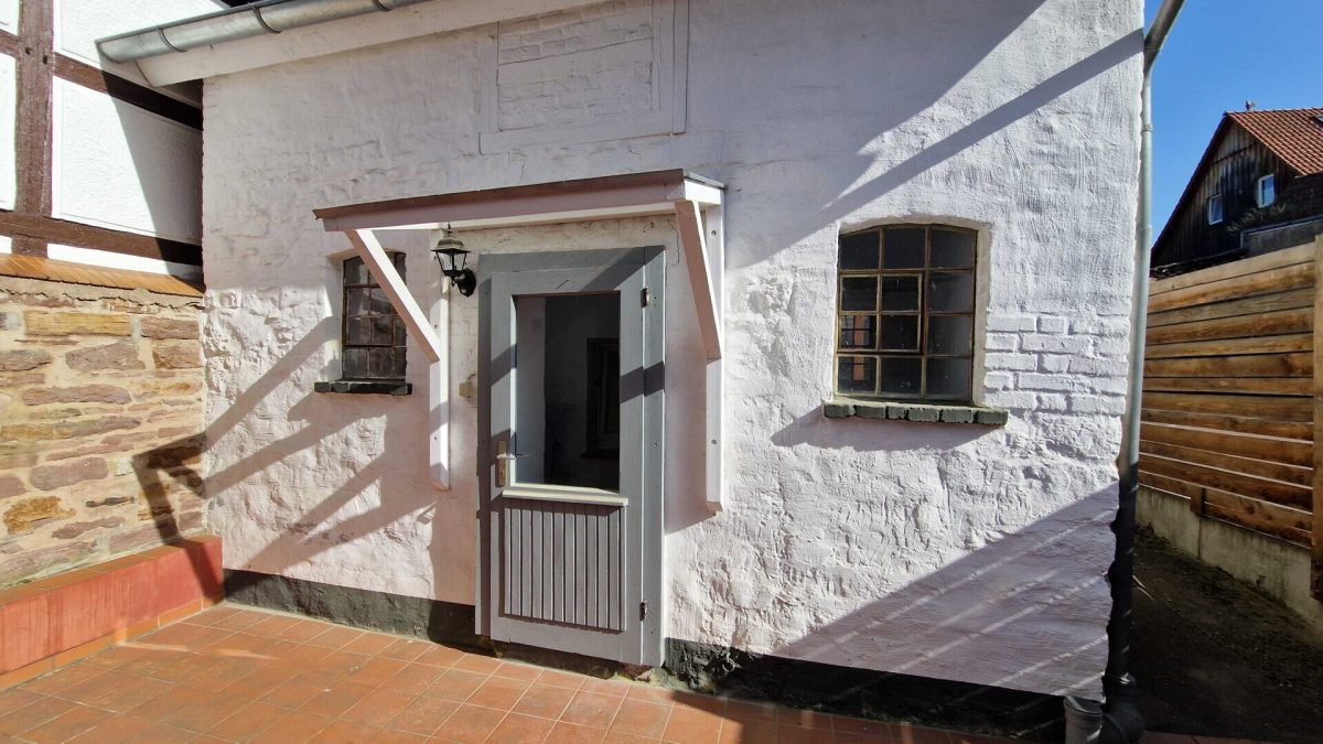 Immobilienangebot - Beverungen / Amelunxen - Alle - Historische Fachwerk-Doppelhaushälfte mit Charme