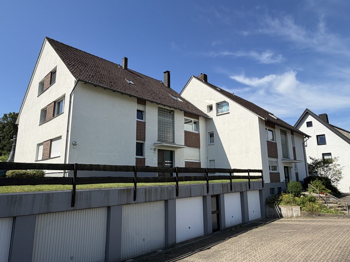 Straßenansicht Immobilienangebot - Detmold / Hiddesen - Alle - Vermietete Erdgeschosswohnung