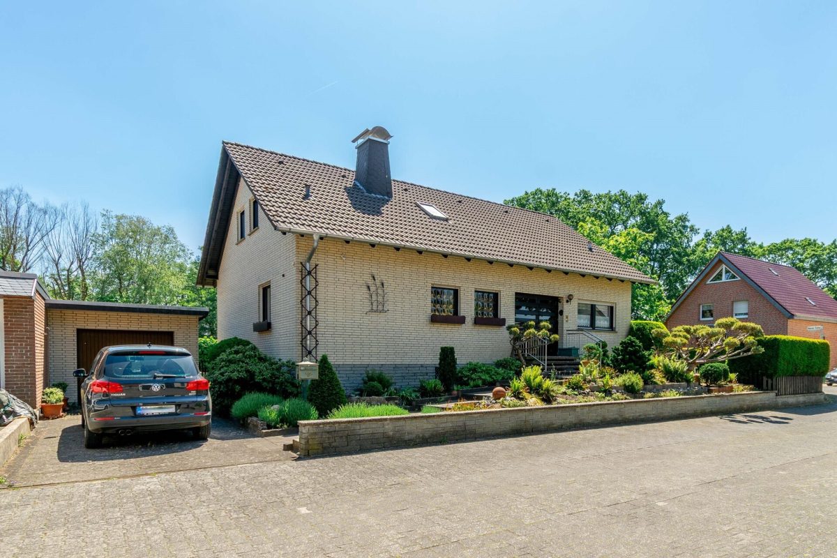 Immobilienangebot - Paderborn - Alle - Einfamilienhaus mit Einliegerwohnung und Entwicklungspotential