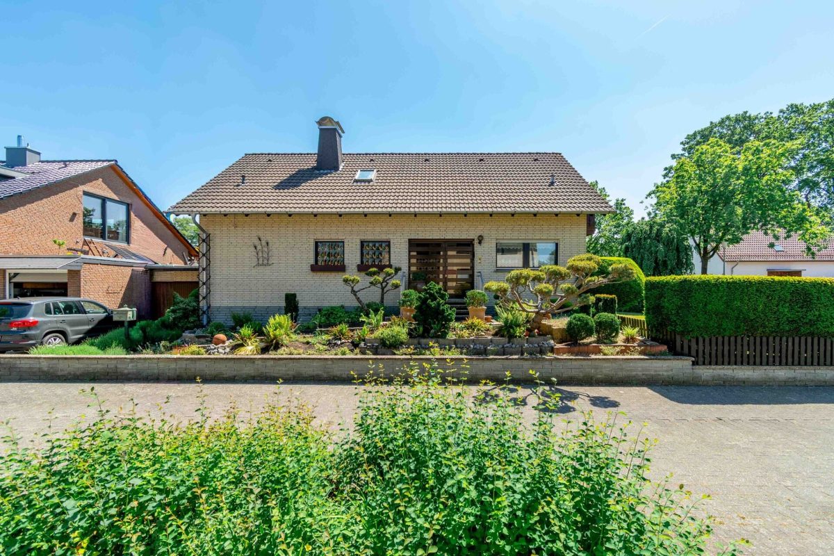 Immobilienangebot - Paderborn - Alle - Einfamilienhaus mit Einliegerwohnung und Entwicklungspotential