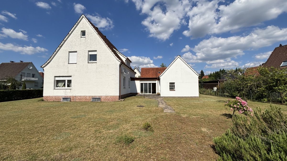Immobilienangebot - Halle - Alle - Wohnhaus mit viel Potenzial und großem Grundstück