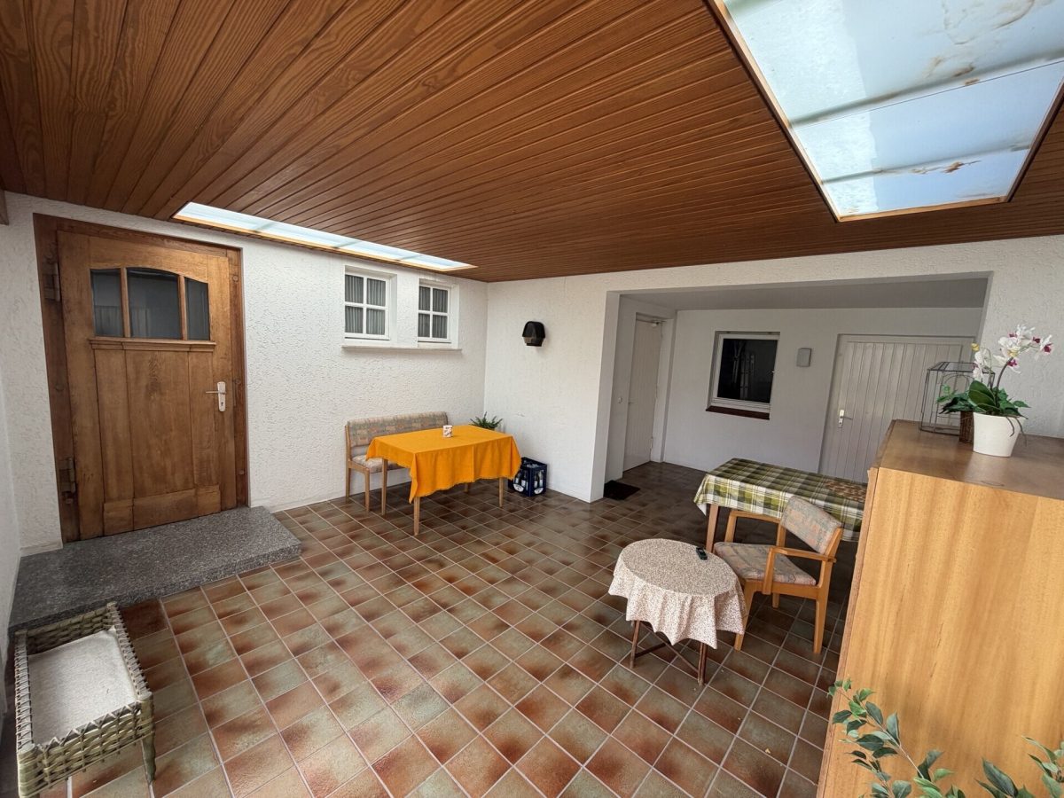 Immobilienangebot - Halle - Alle - Wohnhaus mit viel Potenzial und großem Grundstück