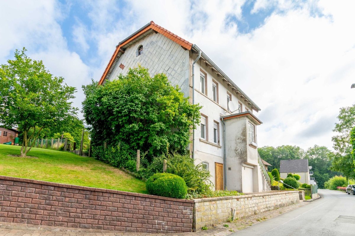 Immobilienangebot - Altenbeken - Alle - Raum für neue Ideen: Sanierungsbedürftiges Einfamilienhaus