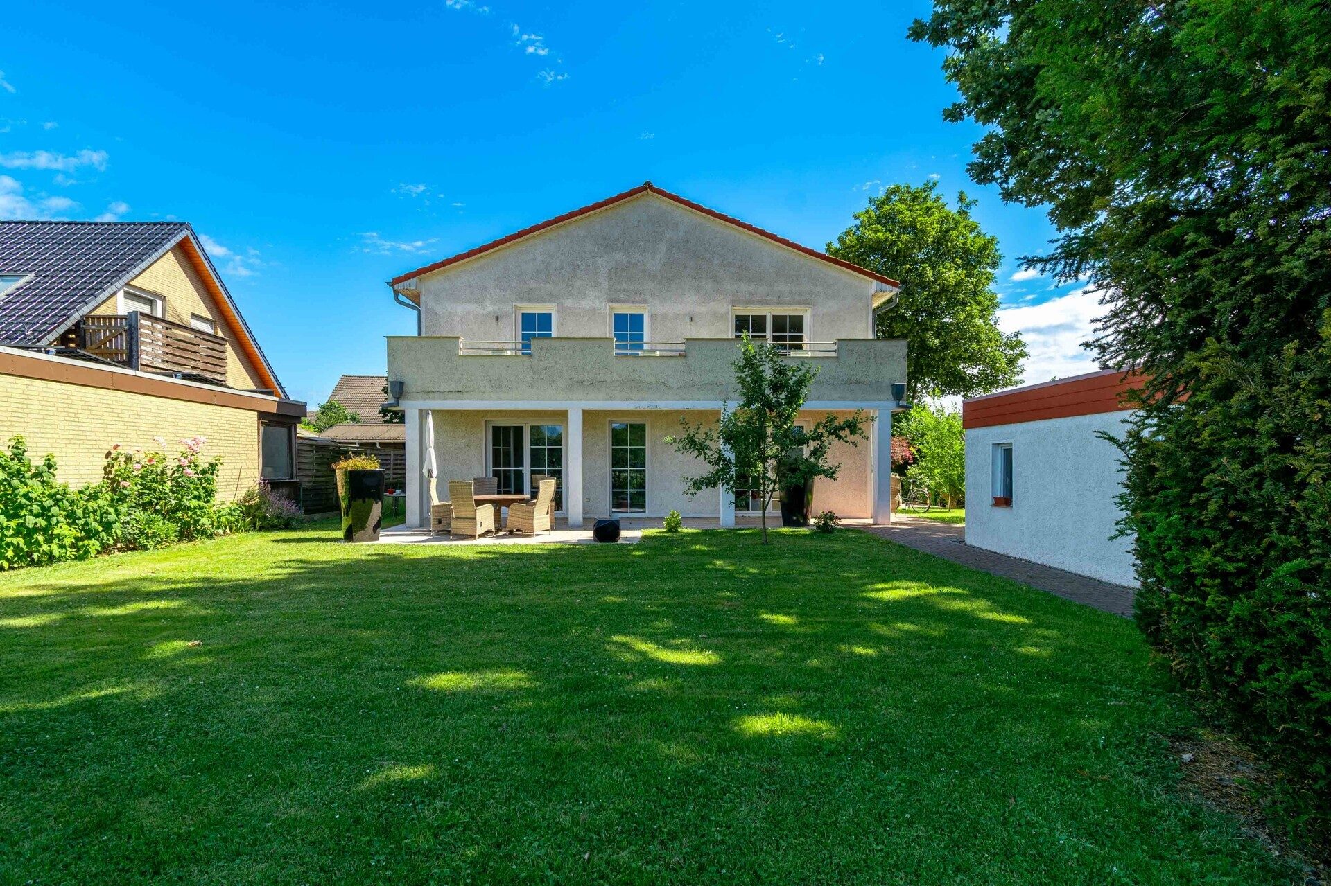 Immobilienangebot - Minden - Alle - Ankommen, durchatmen und den Ausblick genießen: Großes Einfamilienhaus mit  Doppelgarage
