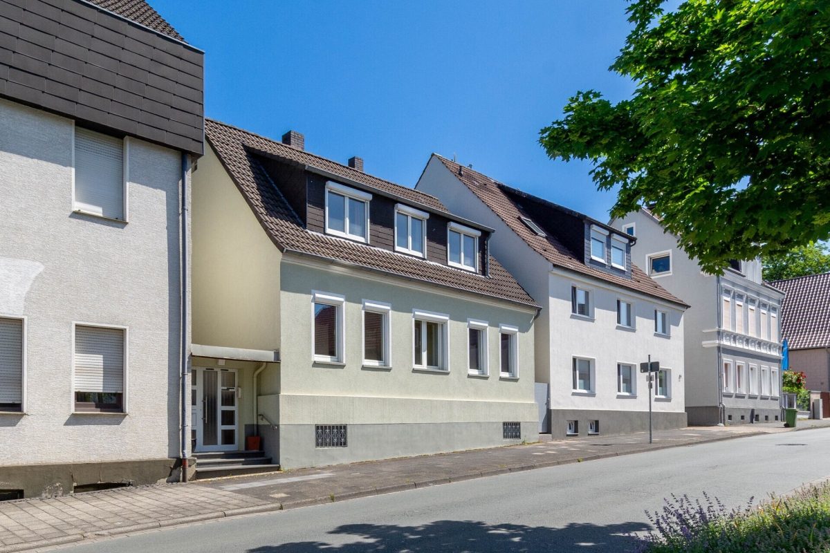 Immobilienangebot - Bad Lippspringe - Alle - Renovierungsbedürftiges Einfamilienhaus mit charmantem Innenhof