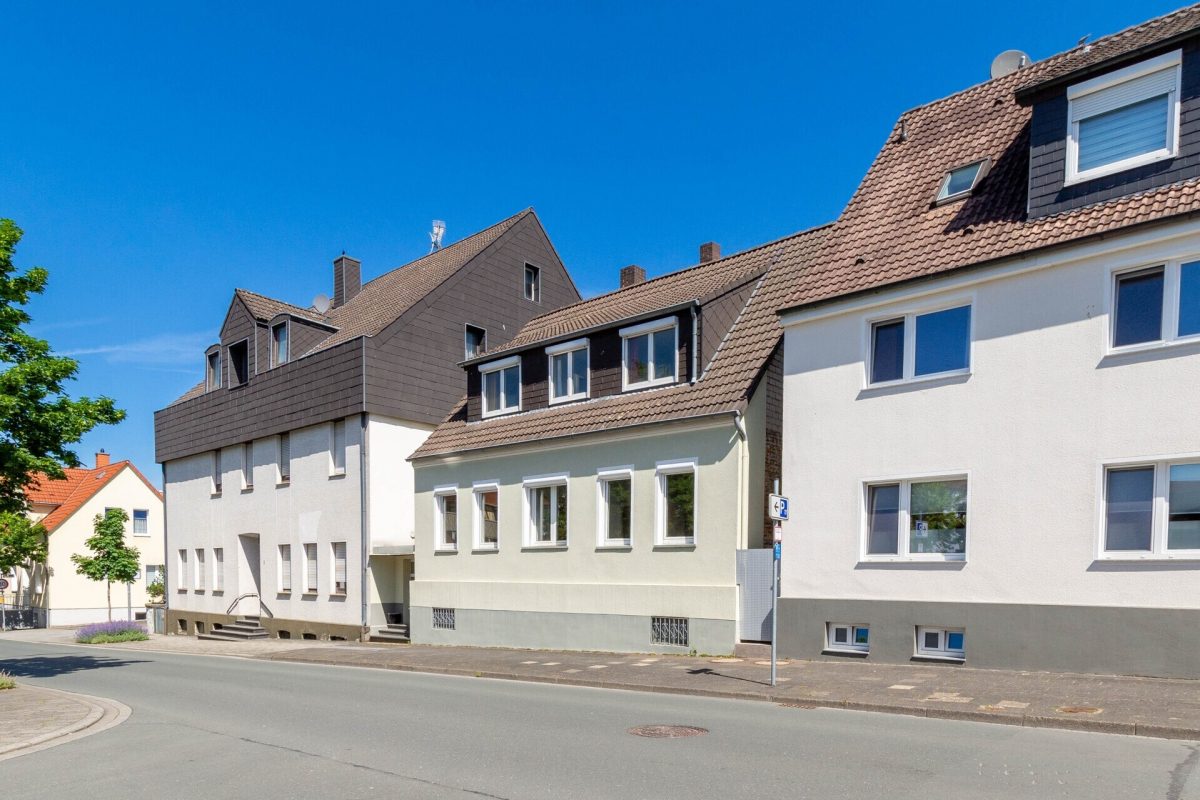 Immobilienangebot - Bad Lippspringe - Alle - Renovierungsbedürftiges Einfamilienhaus mit charmantem Innenhof