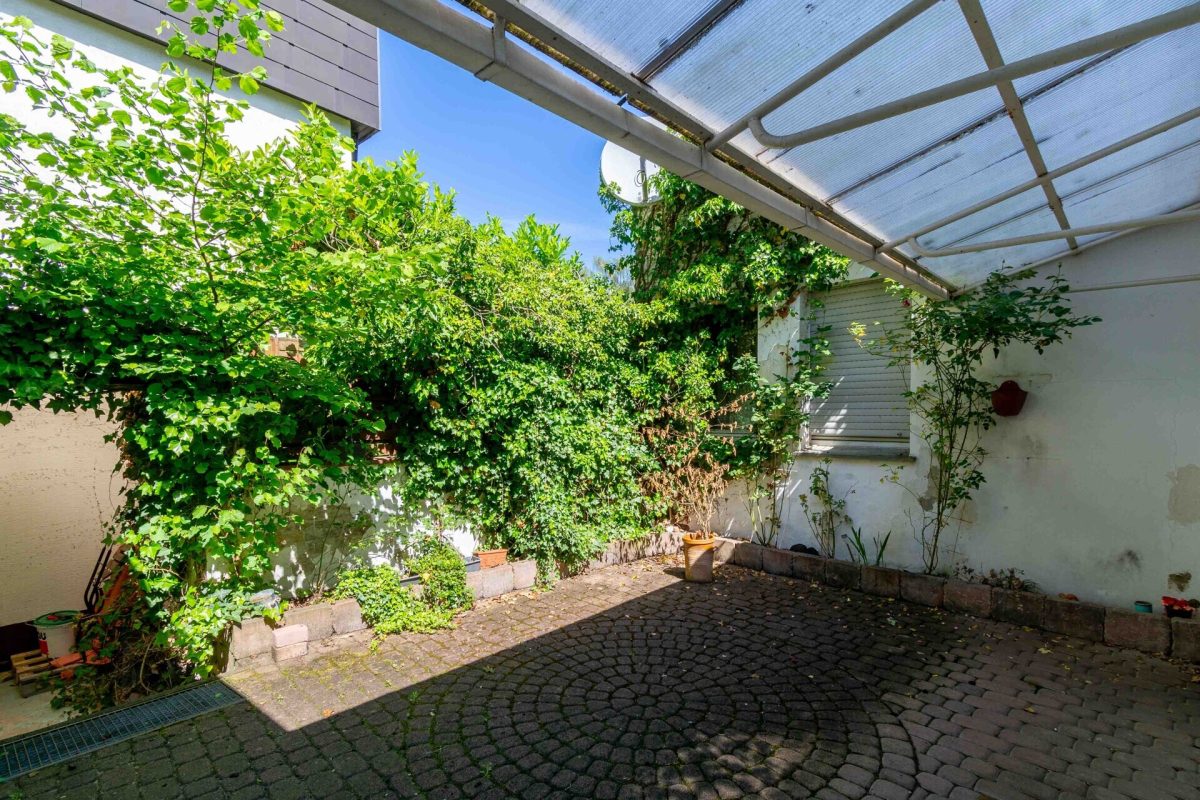 Immobilienangebot - Bad Lippspringe - Alle - Renovierungsbedürftiges Einfamilienhaus mit charmantem Innenhof