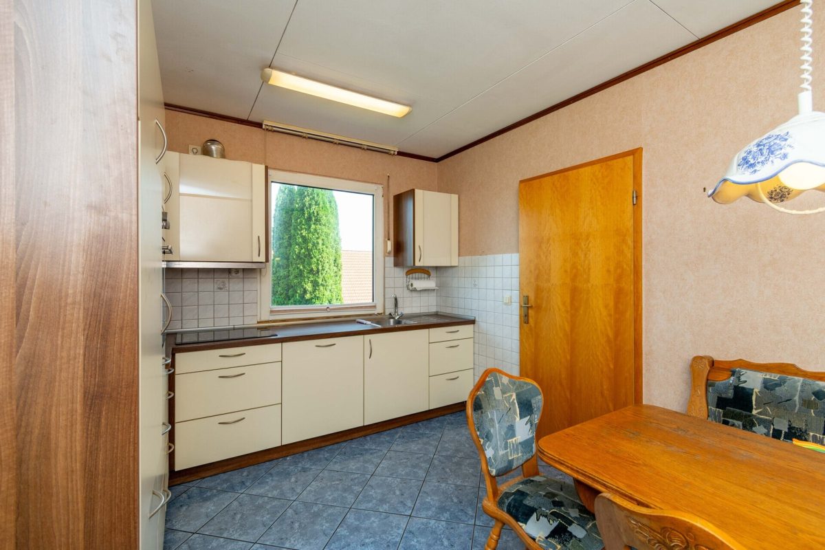 Immobilienangebot - Porta Westfalica - Alle - Herrliche Aussichten für Ihr Zuhause:
Einfamilienhaus mit  großem  Garten und  Doppelcarport