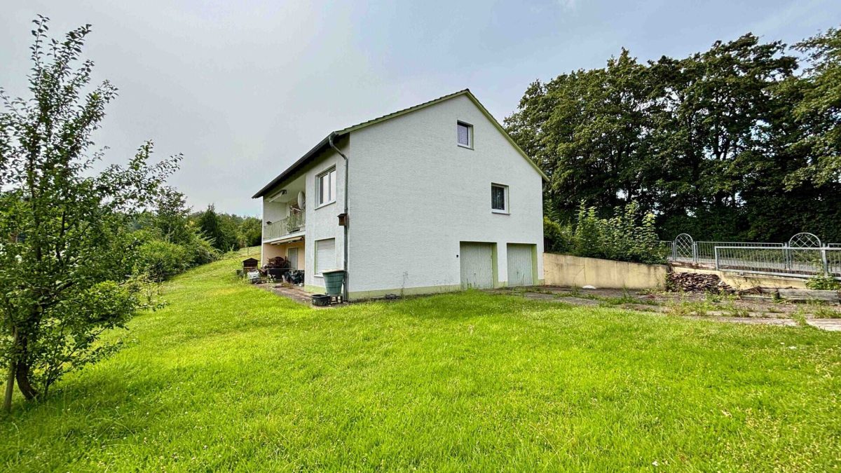 Immobilienangebot - Brakel / Istrup - Alle - Großzügiges Wohnhaus mit Einliegerwohnung, Garten und PV-Anlage