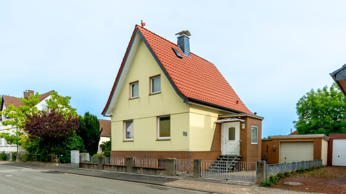 Immobilienangebot - Detmold - Alle - Großzügiges Grundstück mit viel Potenzial – Einfamilienhaus in guter Lage