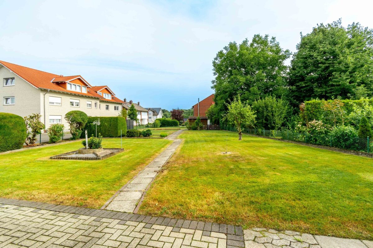 Immobilienangebot - Detmold - Alle - Großzügiges Grundstück mit viel Potenzial – Einfamilienhaus in guter Lage