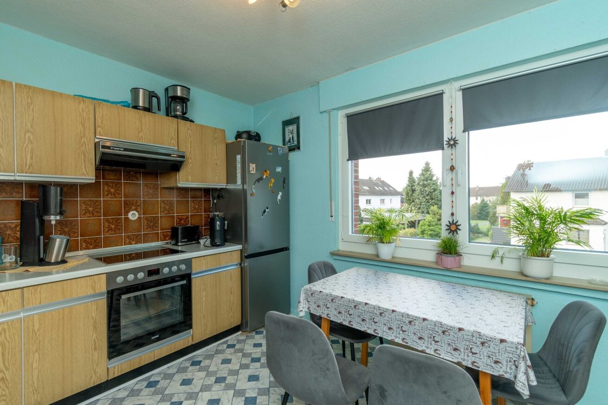 Immobilienangebot - Porta Westfalica - Alle - Großes Familienhaus mit 3 Wohnungen, 3 Garagen und herrlichem Garten