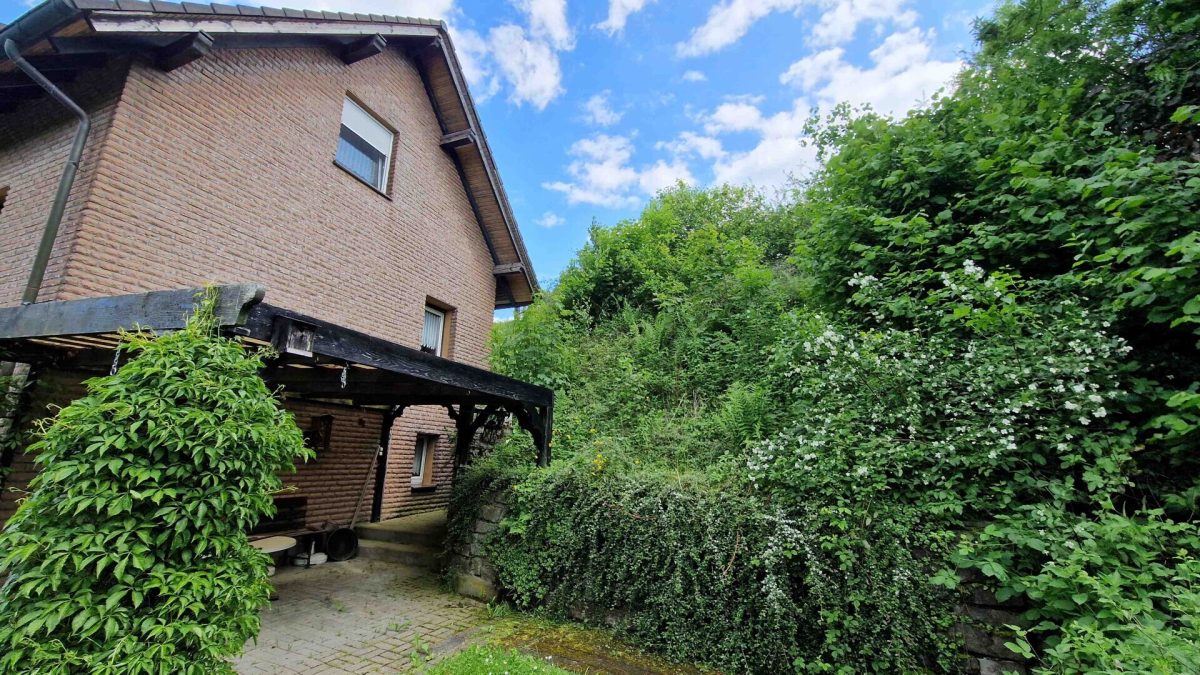 Immobilienangebot - Höxter / Bödexen - Alle - Teilvermietetes Wohnhaus für begabte Heimwerker