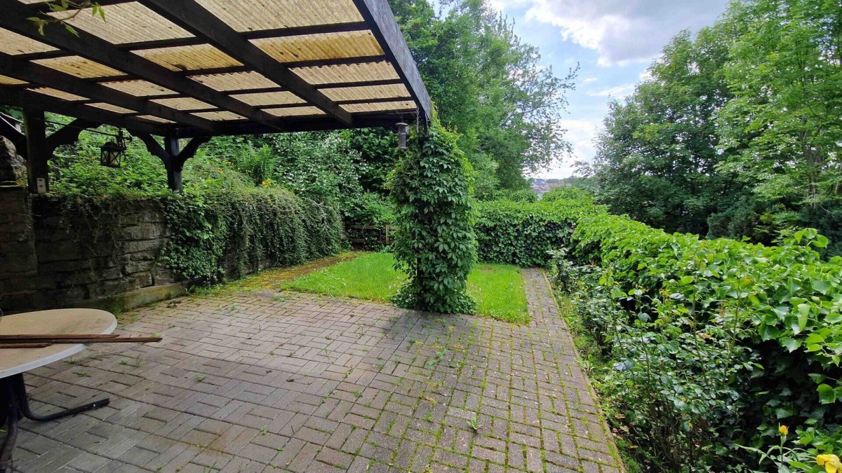 Immobilienangebot - Höxter / Bödexen - Alle - Teilvermietetes Wohnhaus für begabte Heimwerker