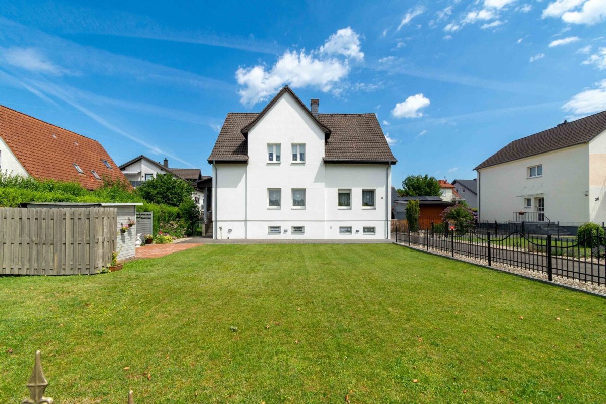 Immobilienangebot - Paderborn - Alle - Viel Platz für Familie und Garten: Dreifamilienhaus mit weitläufigem Grundstück