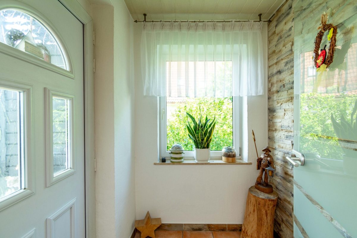 Immobilienangebot - Paderborn - Alle - Viel Platz für Familie und Garten: Dreifamilienhaus mit weitläufigem Grundstück