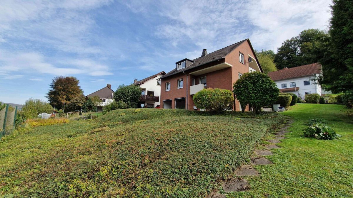 Immobilienangebot - Höxter / Bruchhausen - Alle - Gepflegtes Einfamilienhaus mit viel Platz und Wohnkomfort