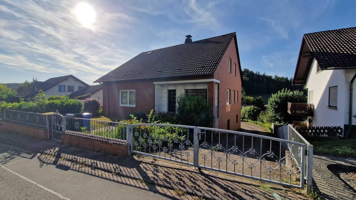 Immobilienangebot - Höxter / Bruchhausen - Alle - Gepflegtes Einfamilienhaus mit viel Platz und Wohnkomfort