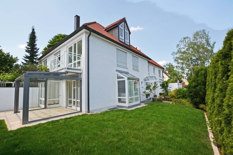 Aigner Immobilien GmbH - Immobilienangebot - 82049 Pullach - Pullach - Doppelhaushälfte - Der beliebte Münchner Süden! Ihre renovierte Doppelhaushälfte mit Südgarten