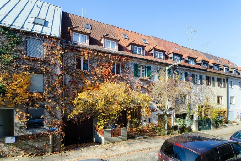 Aigner Immobilien GmbH - Immobilienangebot - 80639 München - Nymphenburg - Reihenmittelhaus - Sanierungsbedürftiges Stadthaus am Hirschgarten