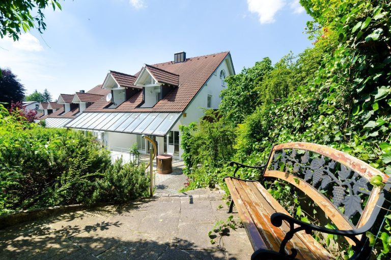 Aigner Immobilien GmbH - Immobilienangebot - 82152 Planegg - Planegg - Doppelhaushälfte - DHH mit alteingewachsenem Garten u. Sonnenplateau in Planegg direkt am Forst Kasten / Forstenrieder Park