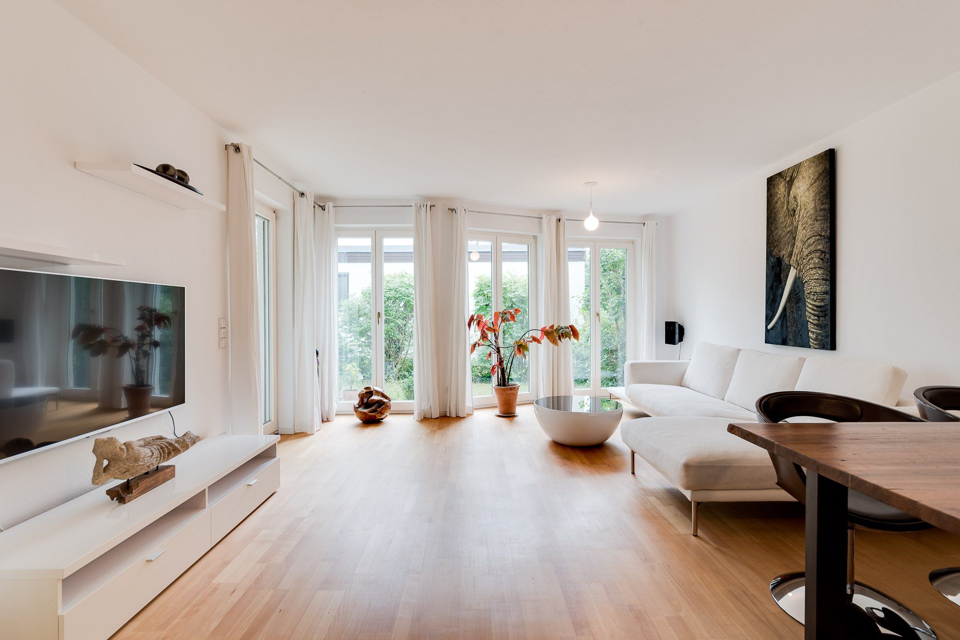 Aigner Immobilien GmbH - Immobilienangebot - 82211 Herrsching - Herrsching am Ammersee - Erdgeschosswohnung - Ruhig und Grün: Drei-Zimmer-Wohnung im Zentrum mit Gartendomizil im villenartigen MFH!