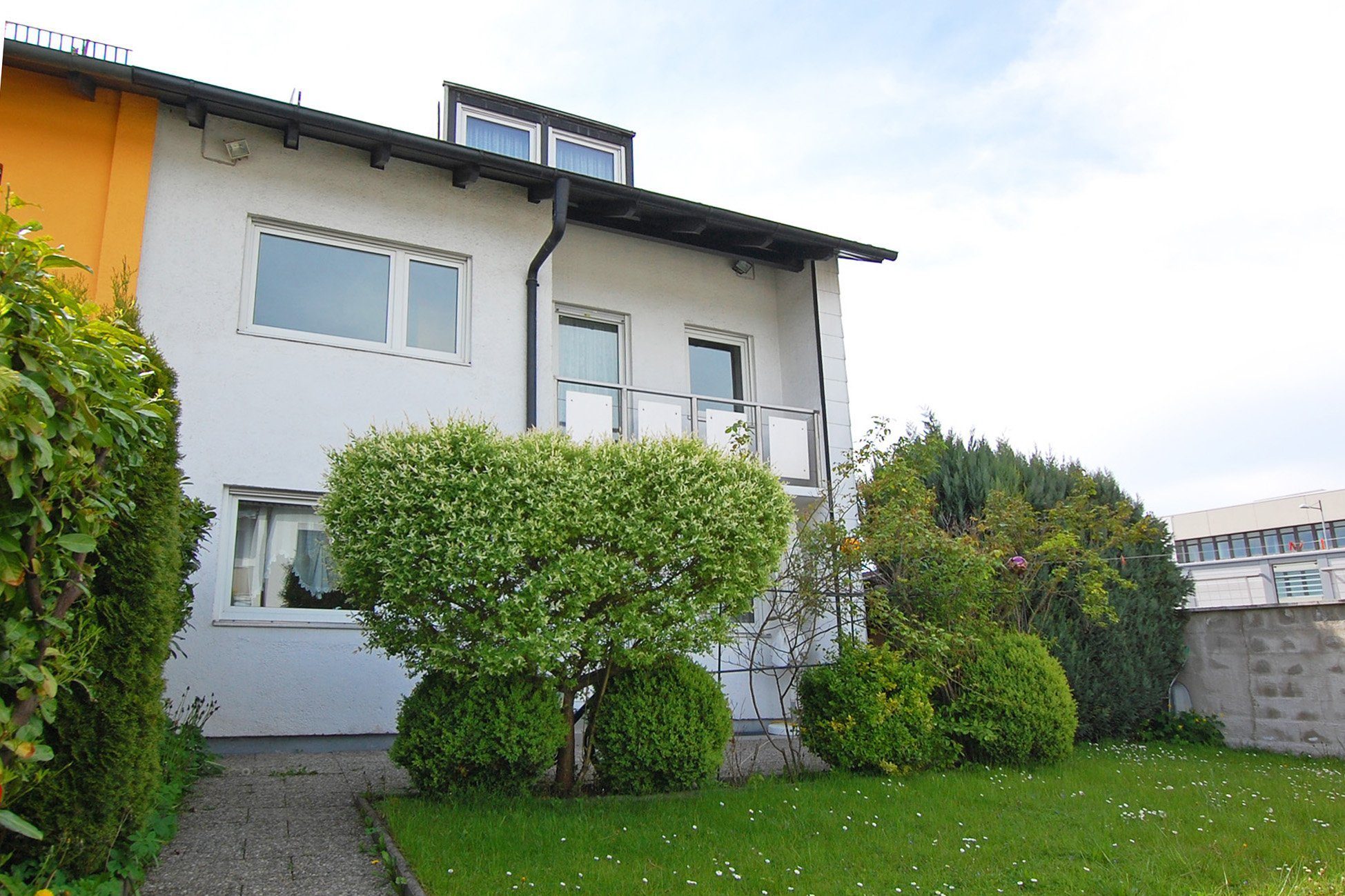 Aigner Immobilien GmbH - Immobilienangebot - 81369 München - Obersendling - Reiheneckhaus - Halbes Reiheneckhaus - die eigenen 4 Wände mit super Verkehrsanbindung