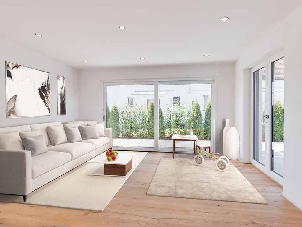 Helles Wohnzimmer mit weißem Sofa, Couchtisch, abstrakter Wandkunst, Teppich, Kinderspielecke und großen Schiebetüren mit Blick auf den Garten.