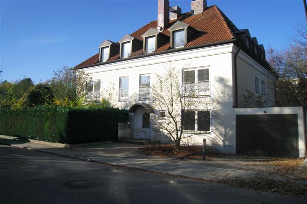 000KurzAußenansicht Bestand Aigner Immobilien GmbH - Immobilienangebot - 81925 München - Bogenhausen - Einfamilienhaus - **RESERVIERT** Herrschaftliches Einfamilienhaus in Bestlage Bogenhausen-Priel