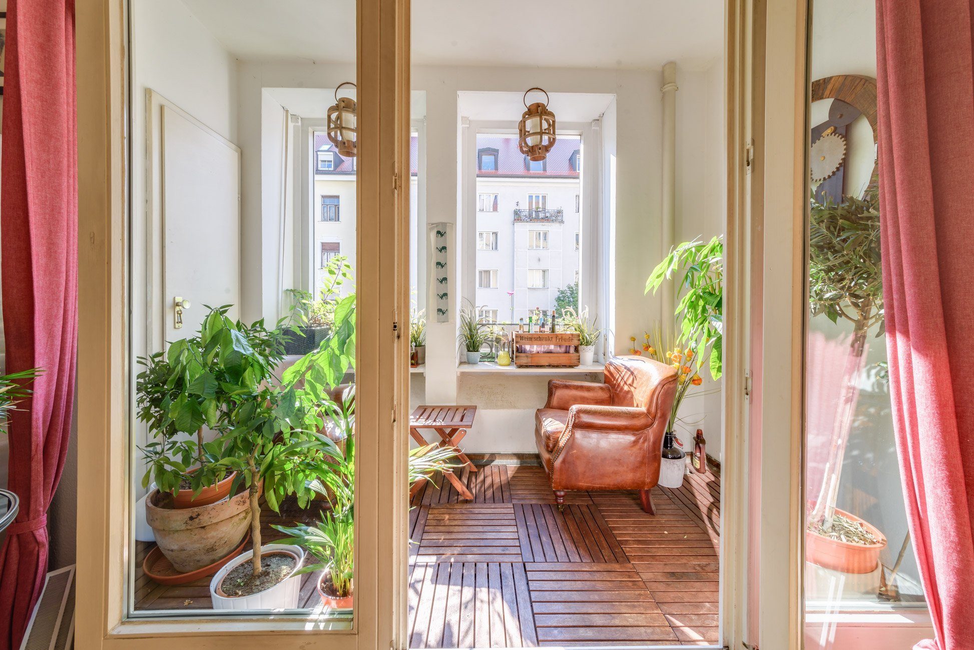 Aigner Immobilien GmbH - Immobilienangebot - 80636 München - Neuhausen - Etagenwohnung - Charmante 3-Zimmer-Wohnung mit Loggia und Balkon in saniertem denkmalgeschütztem Altbau von 1902
