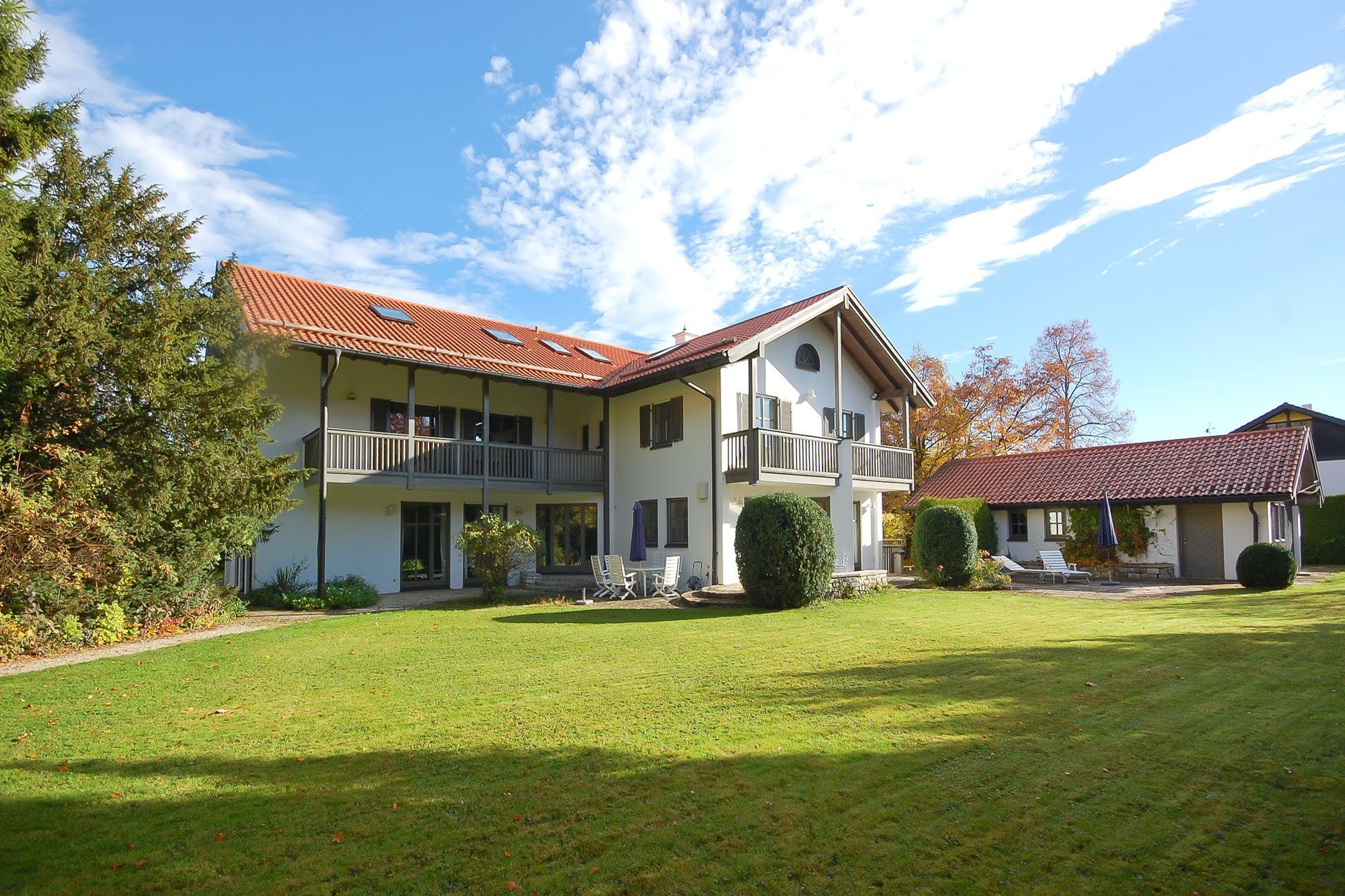 Aigner Immobilien GmbH - Immobilienangebot - 82041 Oberhaching - Oberhaching - Einfamilienhaus mit Einliegerwohnung - Mehr Platz geht nicht! Diese Villa in Deisenhofen lässt keine Wünsche offen