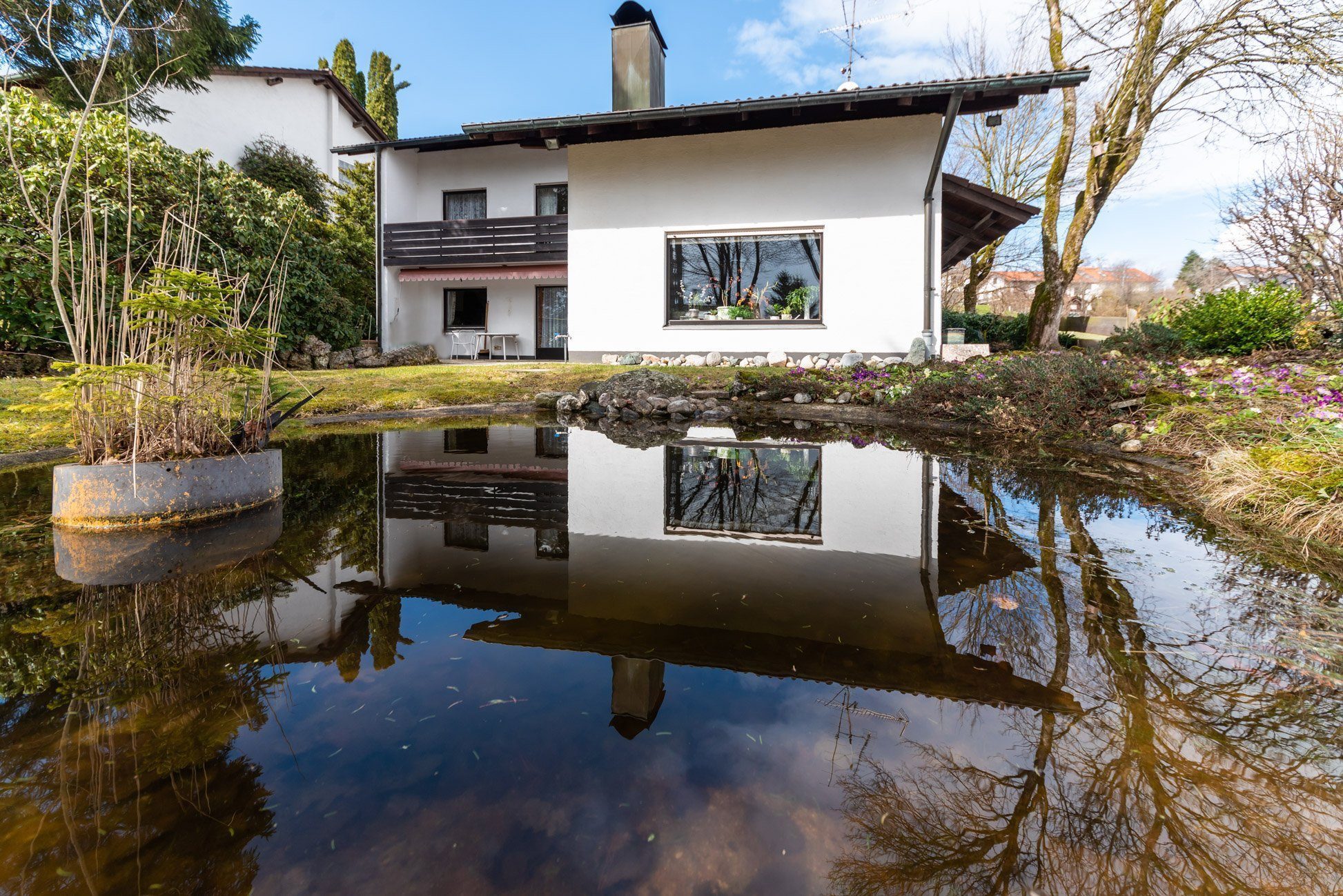 Aigner Immobilien GmbH - Immobilienangebot - 82069 Schäftlarn - Schäftlarn - Einfamilienhaus - Familiensitz mit Einliegerwohnung und Gartenteich am malerischen Ortsrand