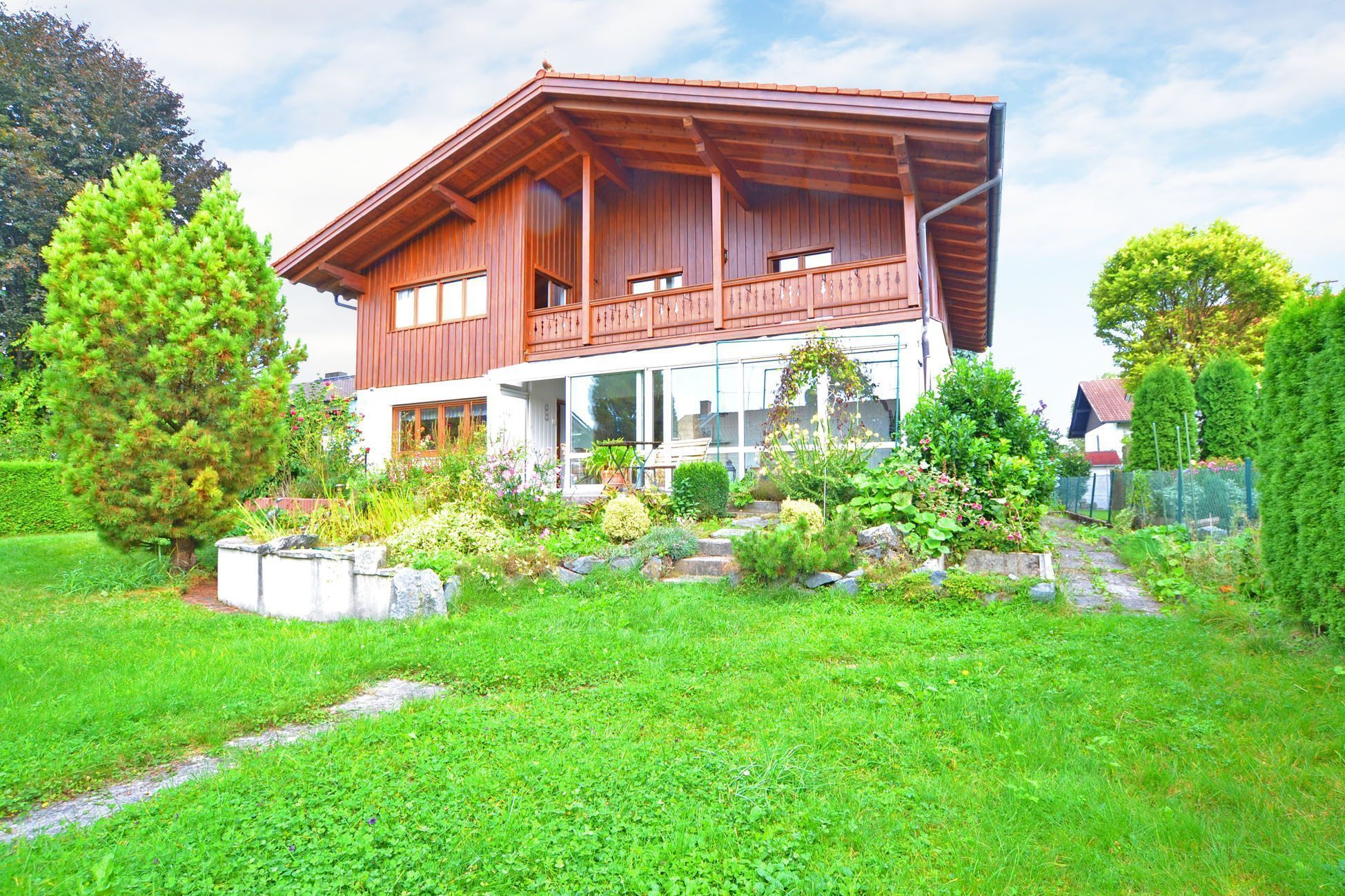 000KurzAußenansicht Aigner Immobilien GmbH - Immobilienangebot - 83052 Bruckmühl - Bruckmühl - Einfamilienhaus - Familientraum mit 260 m² Wohnfläche unweit der Mangfall