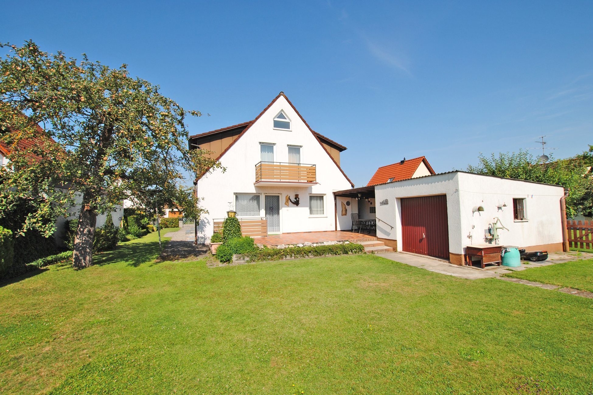 Aigner Immobilien GmbH - Immobilienangebot - 86179 Augsburg - Haunstetten - Zweifamilienhaus - Freistehendes Zweifamilienhaus mit großem Garten und Garage in ruhiger Lage!