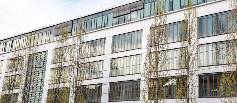 Hausfront eines Bürokomplexes