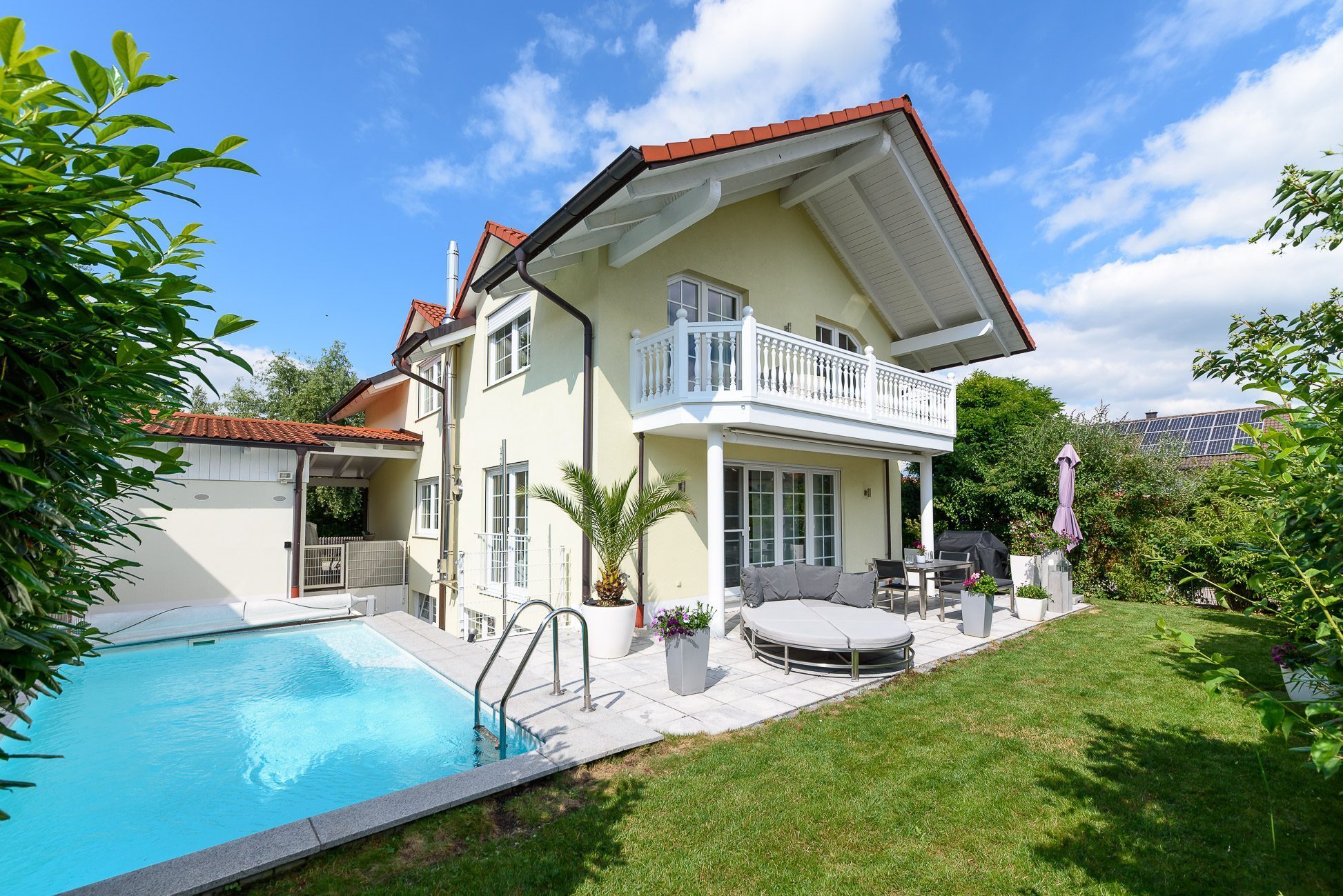 Aigner Immobilien GmbH - Immobilienangebot - 85452 Moosinning - Moosinning - Einfamilienhaus - Repräsentatives Einfamilienhaus mit sonnigem Südgarten und Außenpool