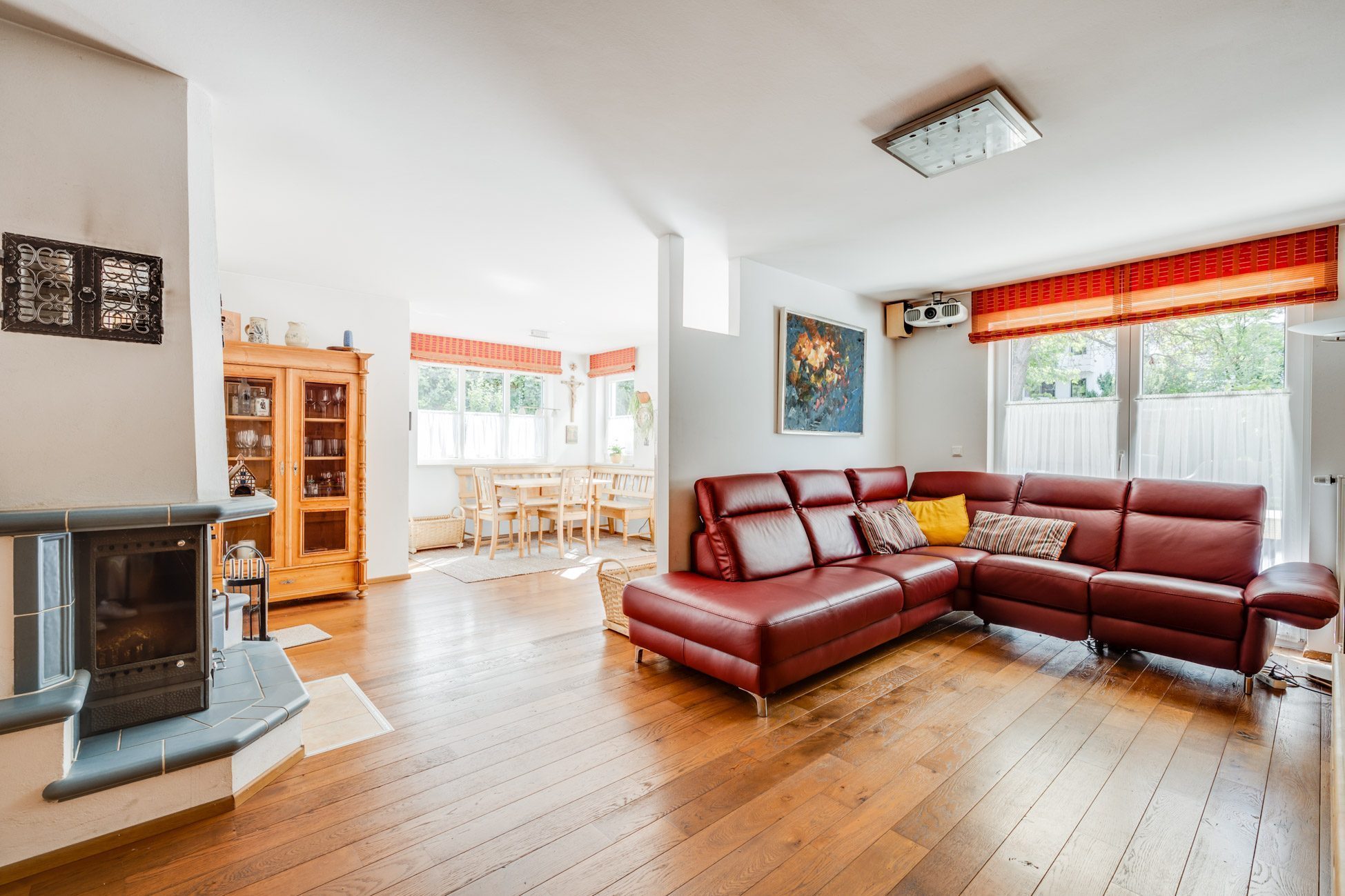 Aigner Immobilien GmbH - Immobilienangebot - 80992 München - Moosach - Doppelhaushälfte - Doppelhaushälfte mit 6 Zimmern und Pool - Hier hat wirklich die ganze Familie Platz!