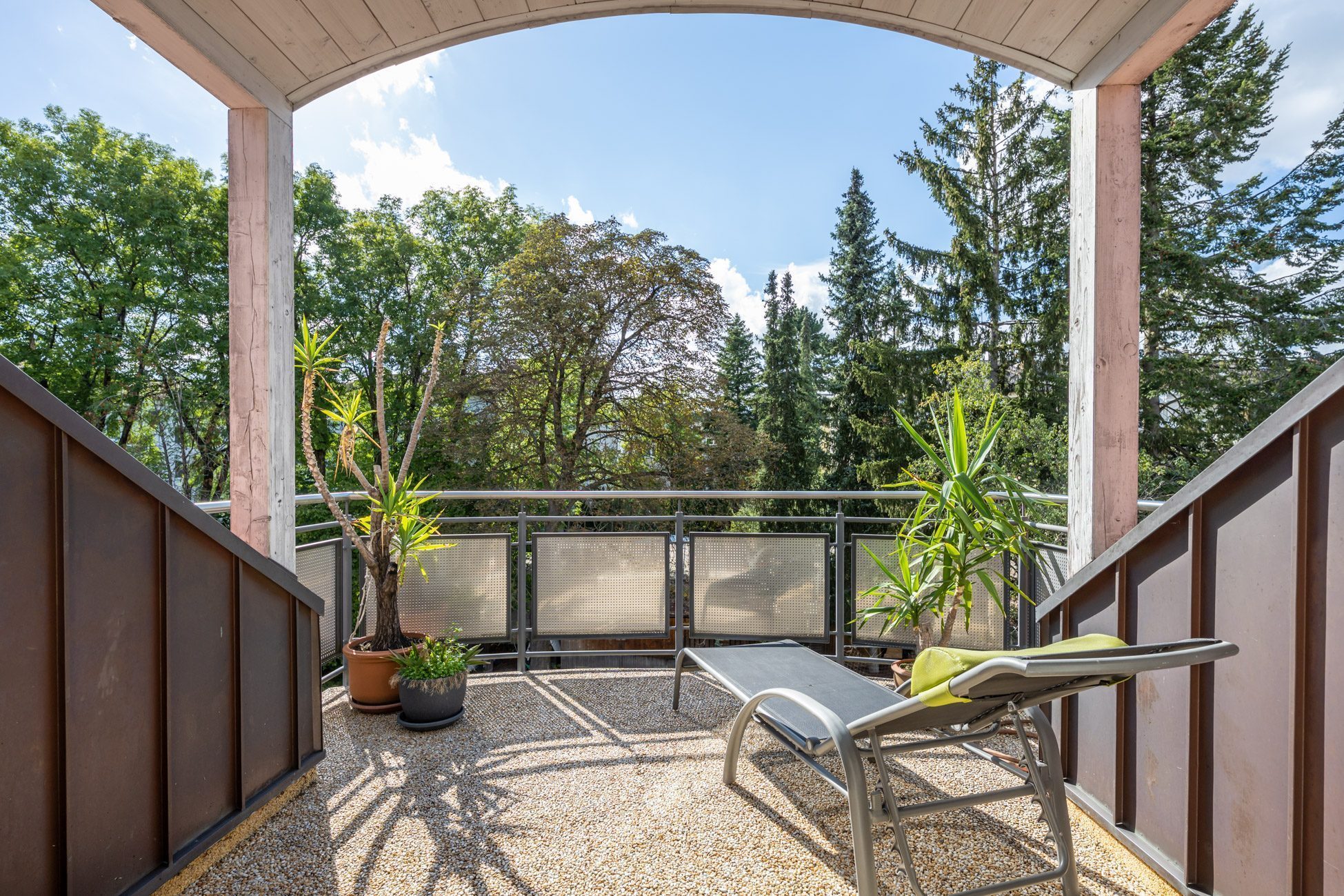 Aigner Immobilien GmbH - Immobilienangebot - 80992 München - Moosach - Doppelhaushälfte - Doppelhaushälfte mit 6 Zimmern und Pool - Hier hat wirklich die ganze Familie Platz!