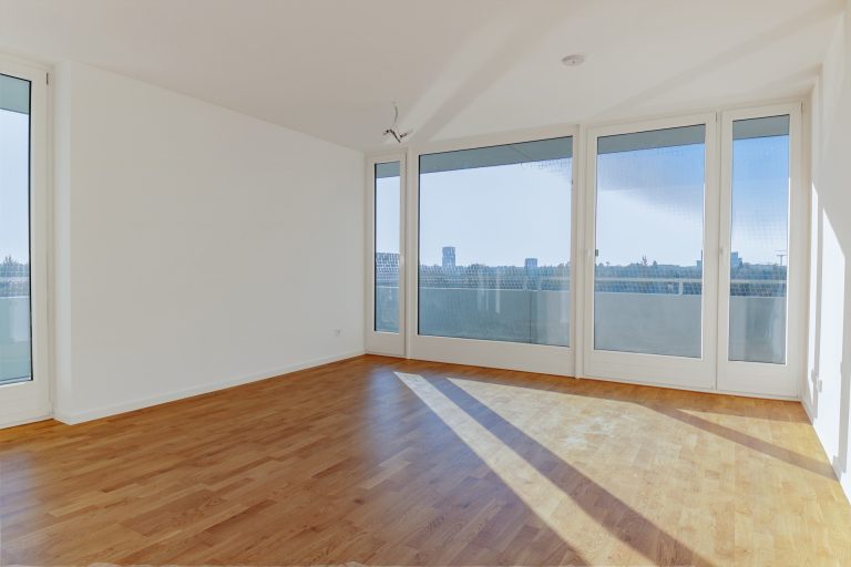Aigner Immobilien GmbH - Immobilienangebot - 81927 München - Bogenhausen - Etagenwohnung - Hochwertig modernisierte 3-Zimmer-Wohnung mit umlaufenden Balkon und Blick auf die Alpen