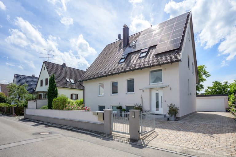 Aigner Immobilien GmbH - Immobilienangebot - 85241 Hebertshausen - Hebertshausen - Einfamilienhaus - Rarität: Modernes Einfamilienhaus mit Traumgarten in Hebertshausen
