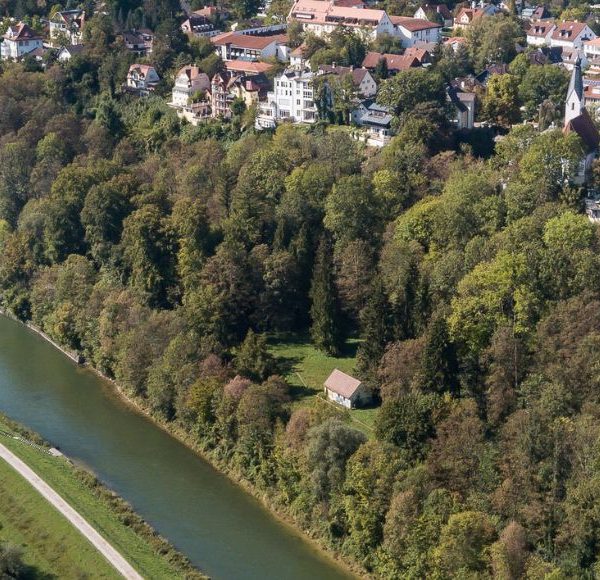 Ansicht Pullach von oben mit Isar, Wald und Siedlungen