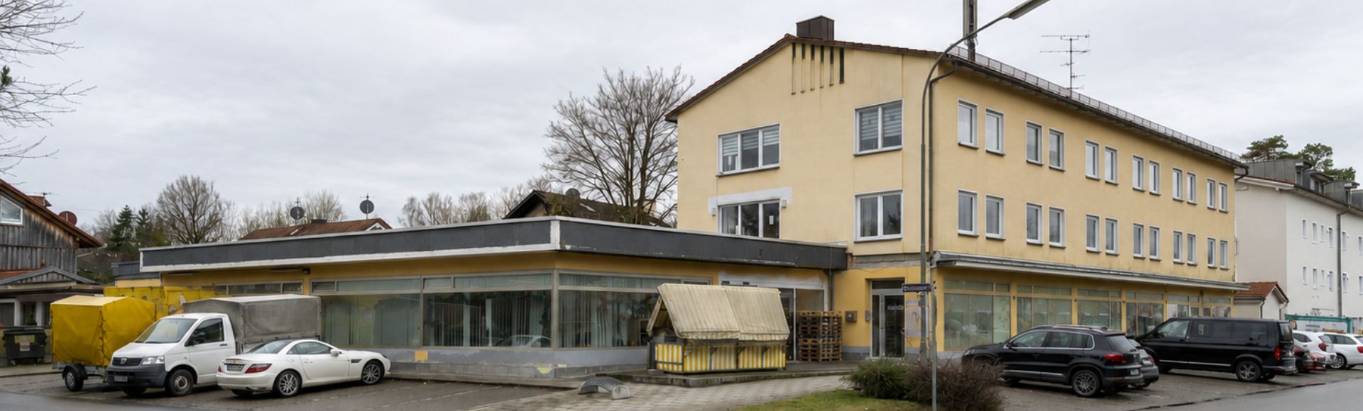 Gewerbeimmobilie mit Parkplatz