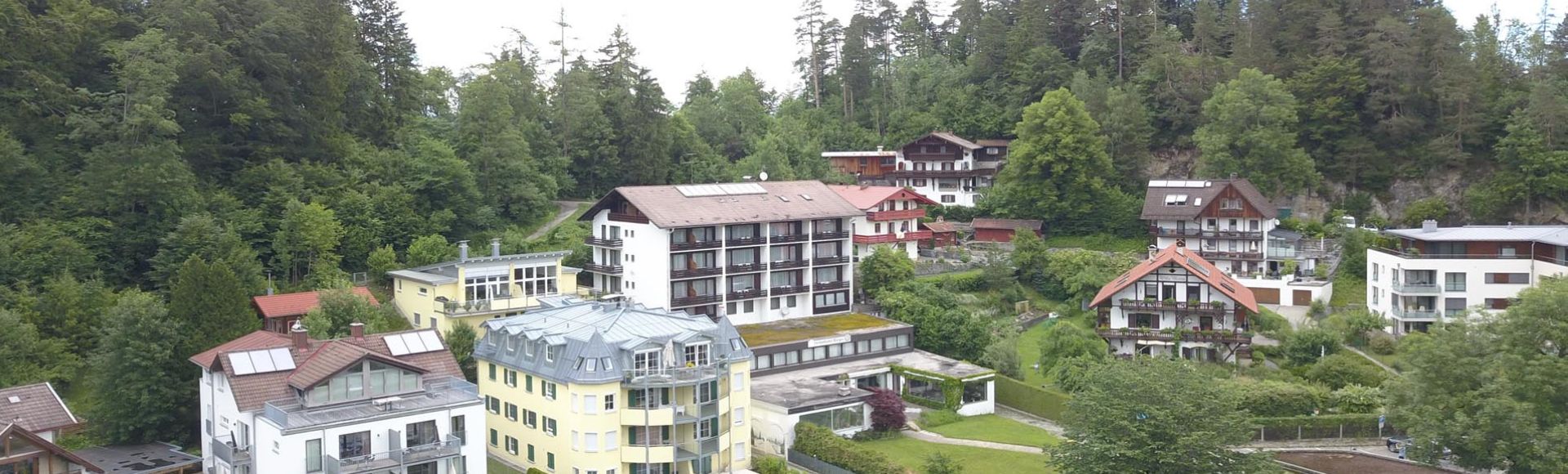 Luftaufnahme einer Hotelanlage