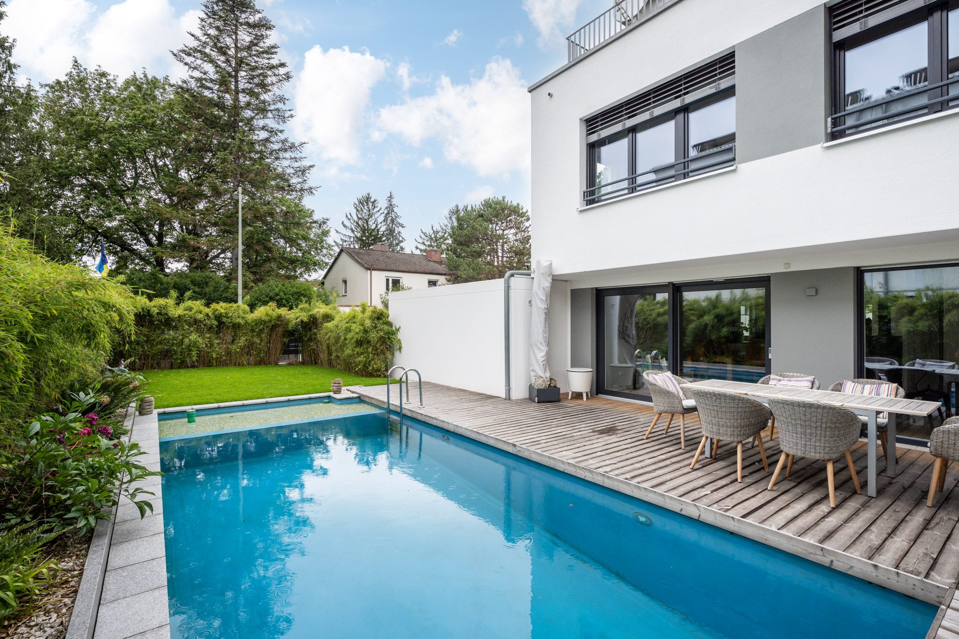 Aigner Immobilien GmbH - Immobilienangebot - 81245 München - Aubing - Doppelhaushälfte - Sonne satt und privater Pool! Modernes Energie-Effizienzhaus in ruhiger Lage!